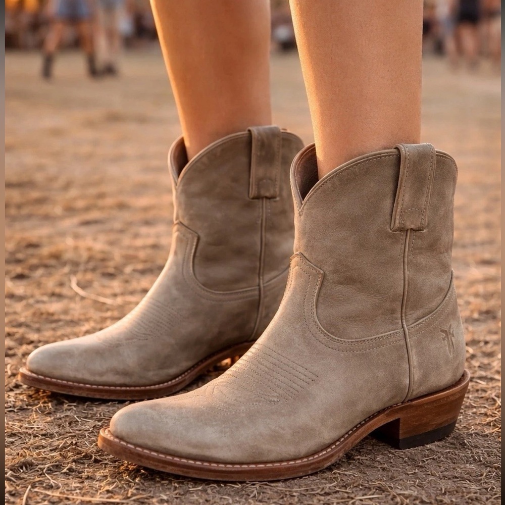 Frye Billy Pull On Taupe Leather Cowboy Short Boot
